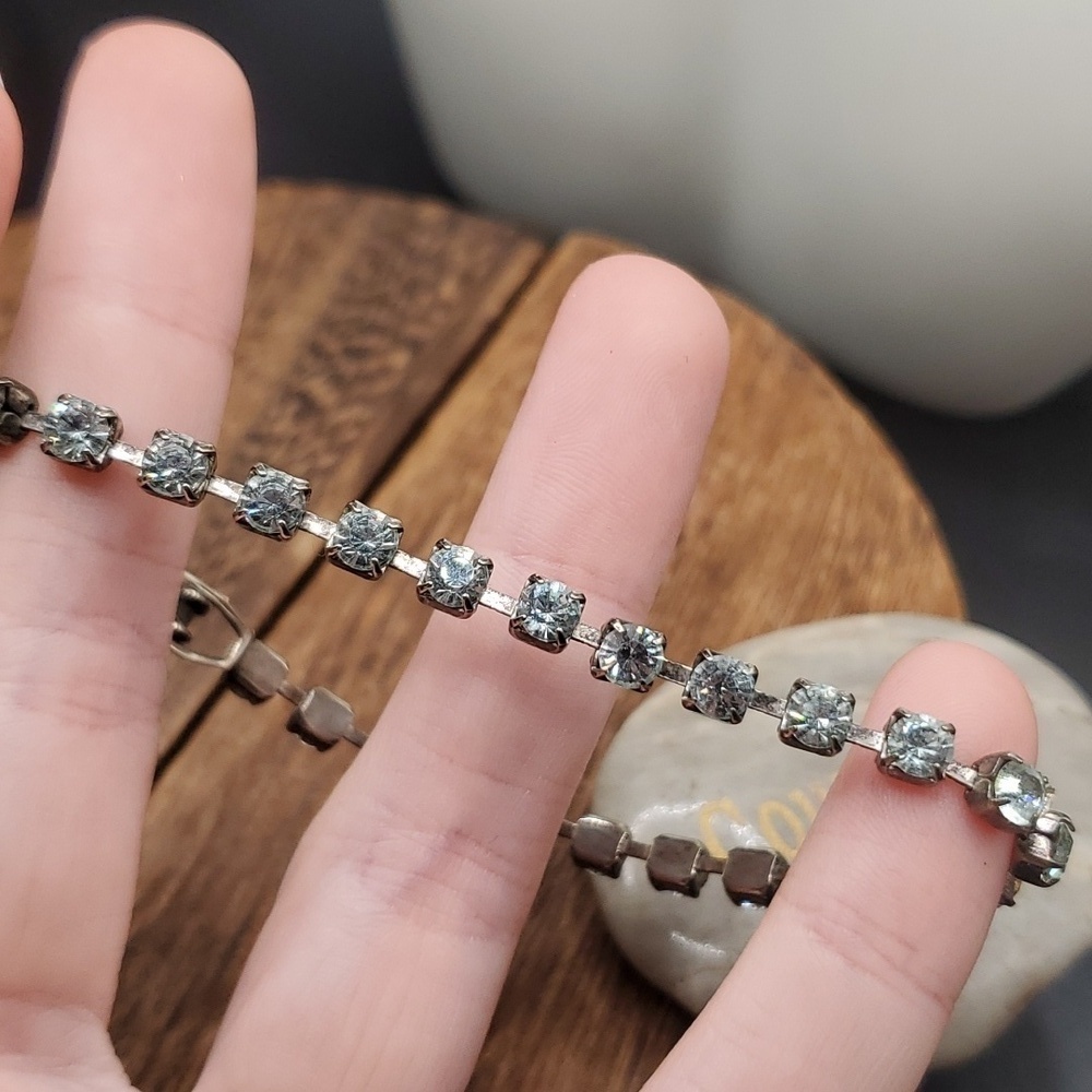 B2602 stunning crystal cut‎ tennis bracelet